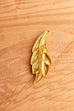 80s Brosche goldenes Blatt mit Glitzer