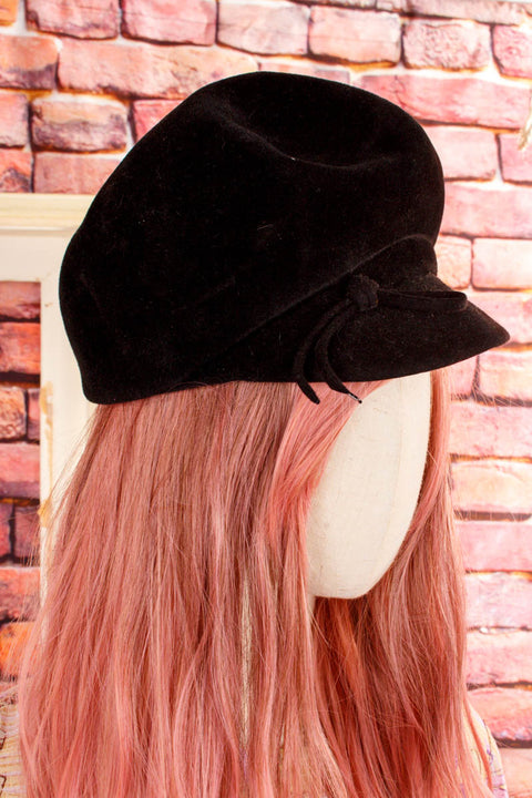 70s Schirmmütze schwarz Samt Default Title 60er 70er Accessoires Boho Disco Frau Hut Mod real-disco real-rockabilly Rockabilly Schlager schwarz Sekretärin Special vintageberlin.de