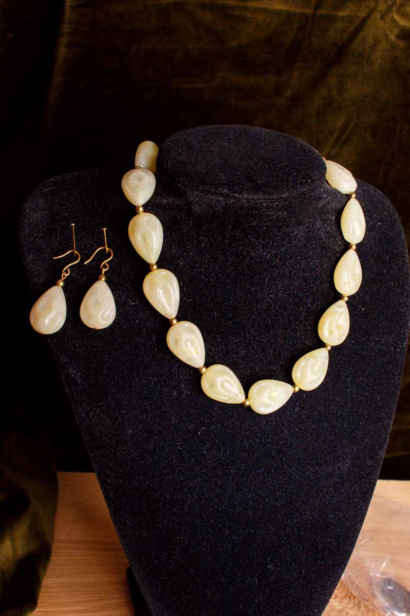60s Perlenkette jadegrün + Ohrhänger