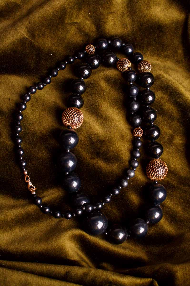 Kette schwarze Perlen +Goldmesh