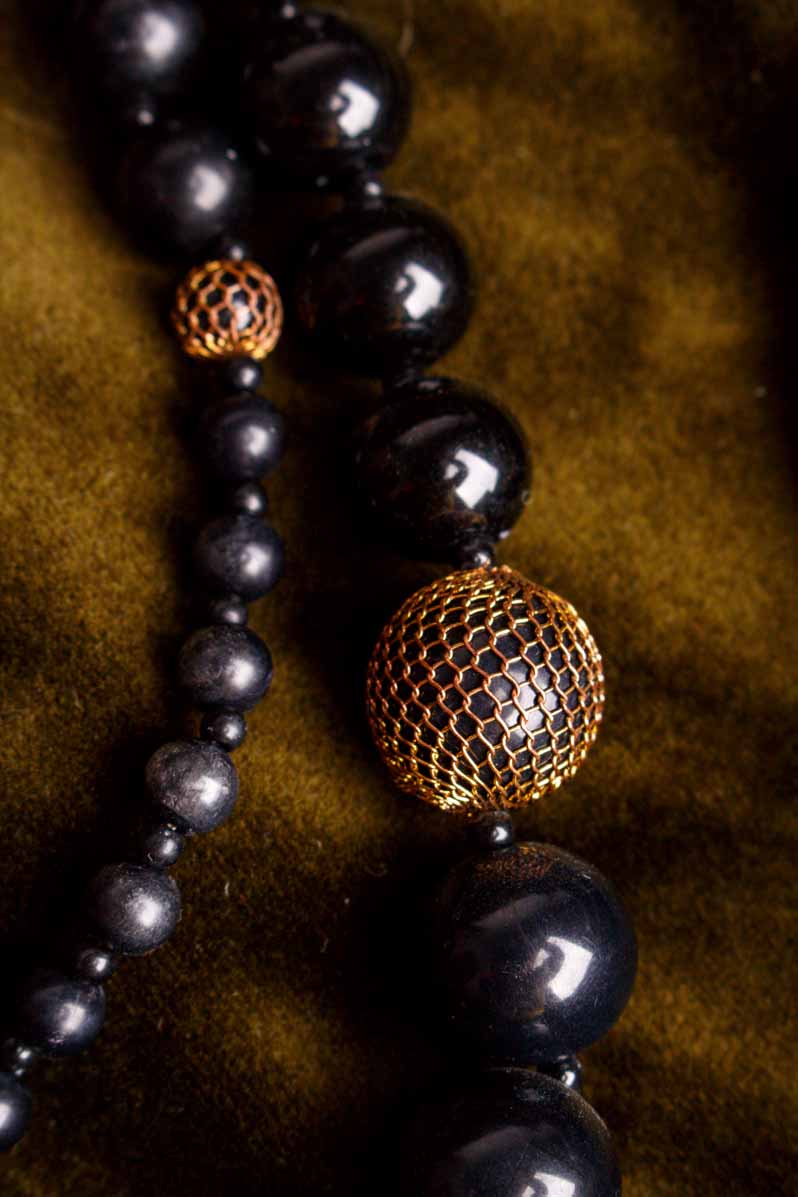 Kette schwarze Perlen +Goldmesh