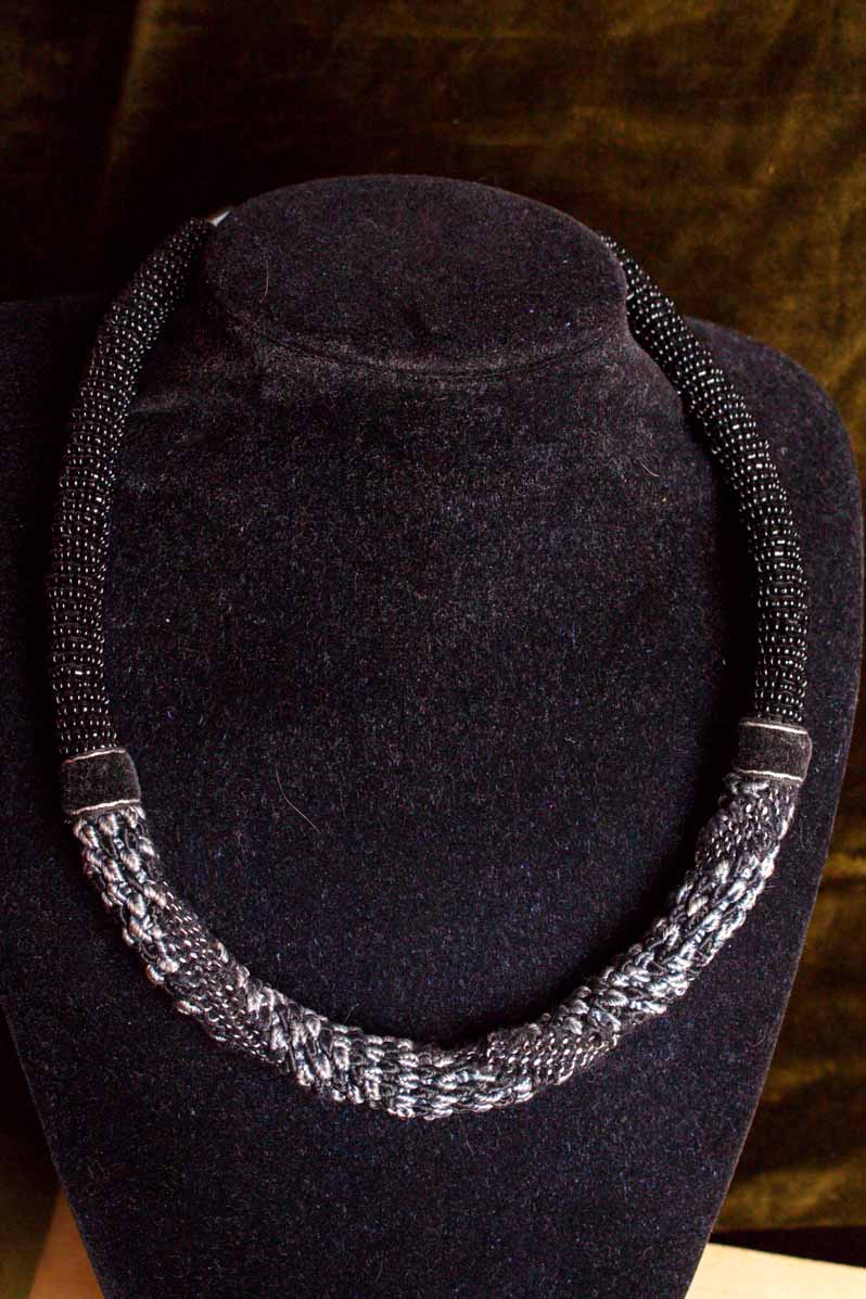 Häkelkette schwarz Perlen