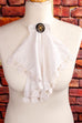 Jabot Kragen weiß + Zierknopf 80er 90er Accessoires Boho Dandy Frau Gothic Krawatte Special Unisize viktorianisch weiß vintageberlin.de
