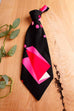 breite Krawatte schwarz pink
