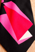 breite Krawatte schwarz pink
