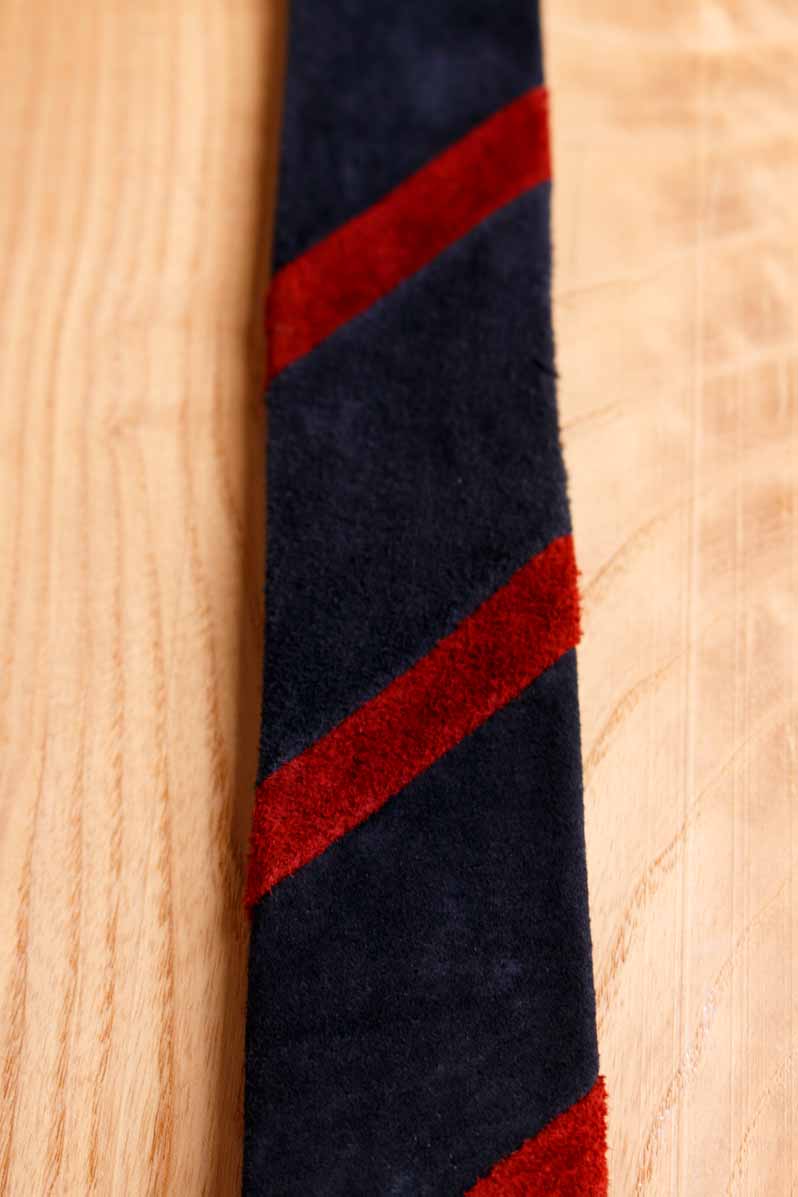 Krawatte blau rot Velours Leder
