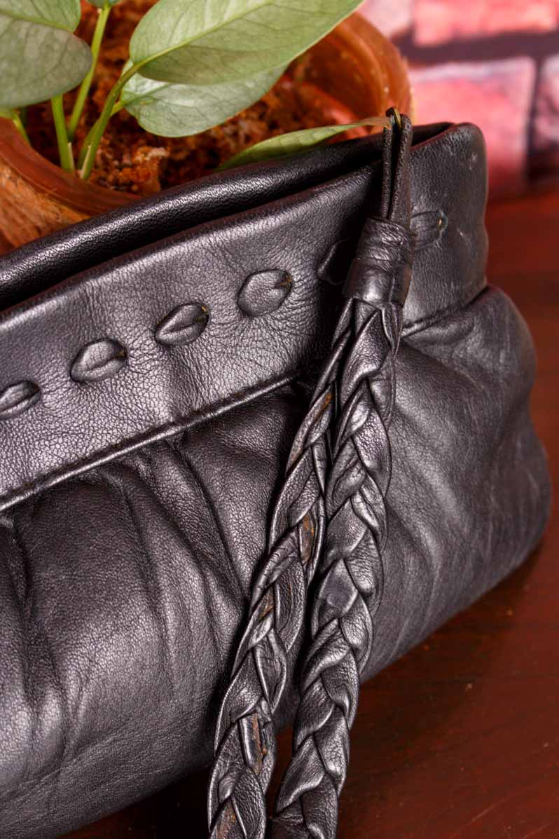 kleine Handgelenktasche schwarz Leder