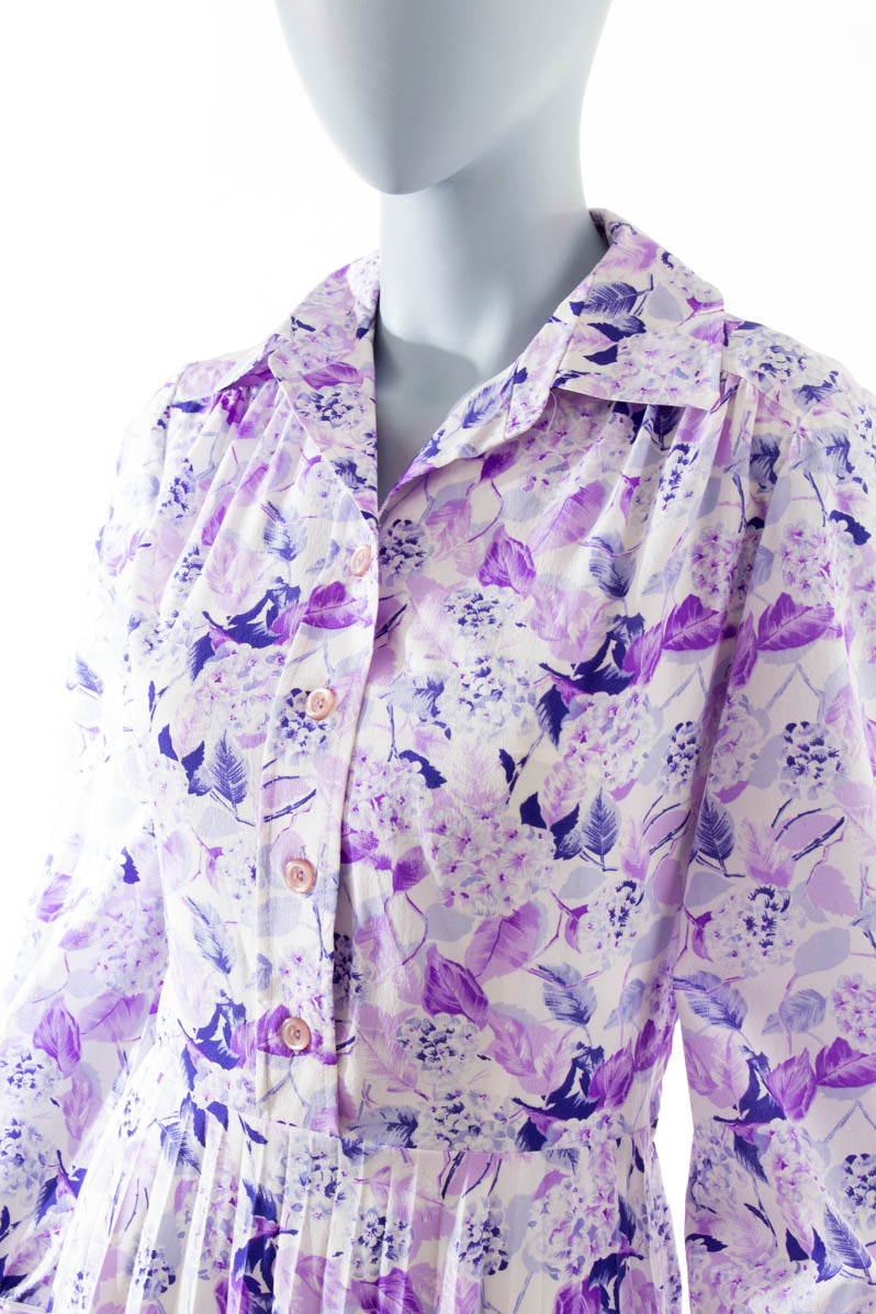 70er Kleid lila Blumen Plissee