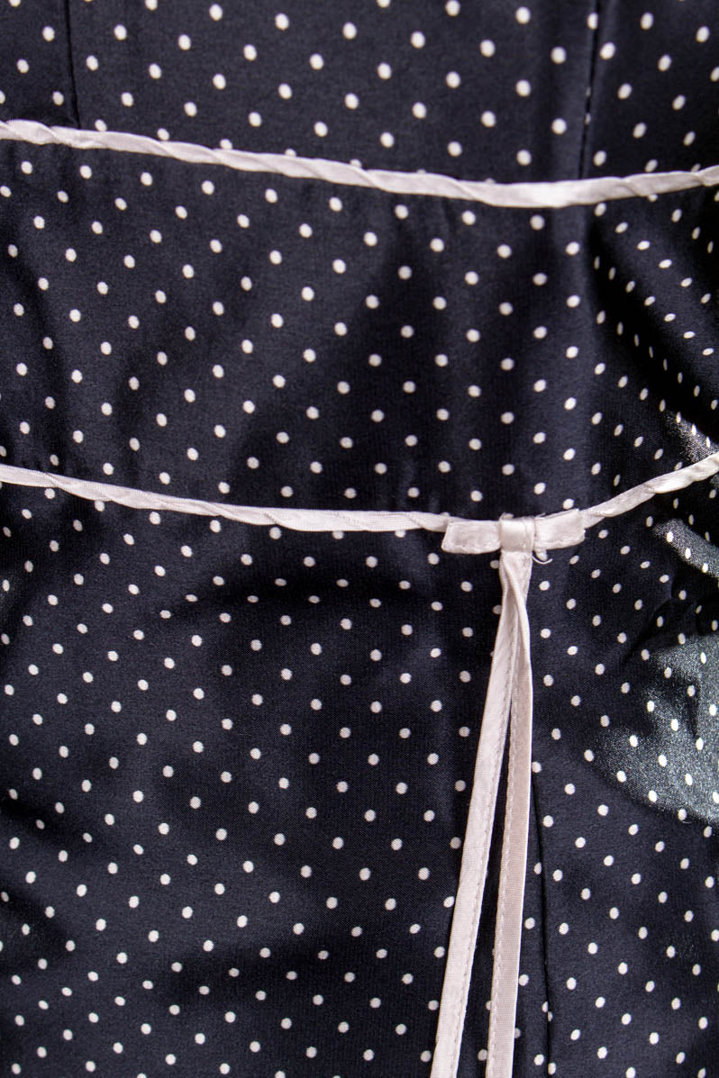 Cocktailkleid schwarz Satin Punkte