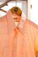 Hemd orange bestickt