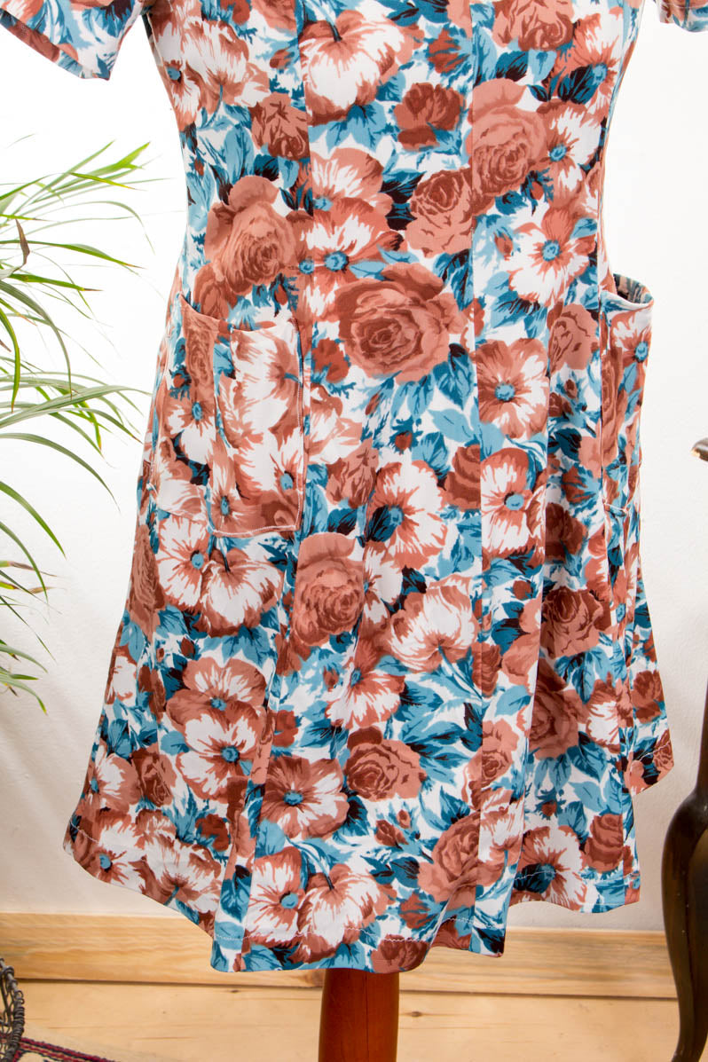 Schürzenkleid bunt Taschen