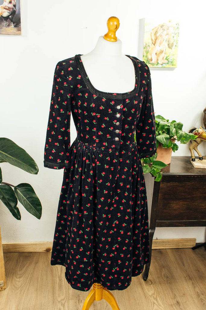 Vintage Cord Dirndl schwarz Rosen Default Title 60er Dirndl Frau M 40-42 Rockabilly rot S 36-38 schwarz Special vintageberlin.de