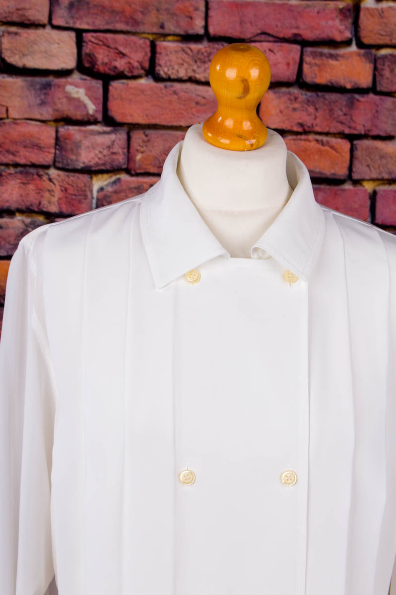 weiße Faltenbluse elegant