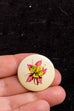 Vintage Brosche rund Akelei Blume 60er 70er Accessoires Boho Brosche bunt real-boho Rockabilly vintageberlin.de