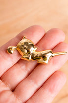 Vintage Anstecker Katze mit Ball
