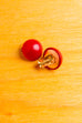 Vintage Ohr Clips rot Holz 70er 80er 90er Accessoires Boho Disco Ohrschmuck Rockabilly rot Schmuck Sekretärin vintageberlin.de