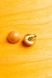 Vintage Ohr Clips Holz natur 70er 80er 90er Accessoires beige Boho Disco Ohrschmuck Rockabilly Schmuck Sekretärin vintageberlin.de
