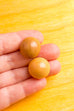 Vintage Ohr Clips Holz natur 70er 80er 90er Accessoires beige Boho Disco Ohrschmuck Rockabilly Schmuck Sekretärin vintageberlin.de