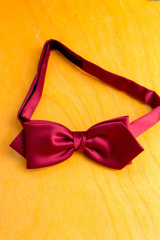kleine Vintage Fliege weinrot Satin Default Title 90er Accessoires Dandy Disco Hochzeit Krawatte Rockabilly rot Unisize vintageberlin.de