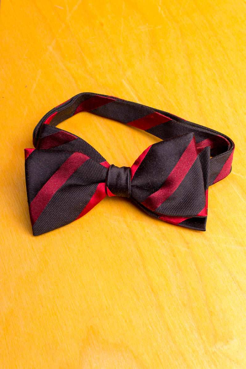 Vintage Fliege schwarz-rot Streifen