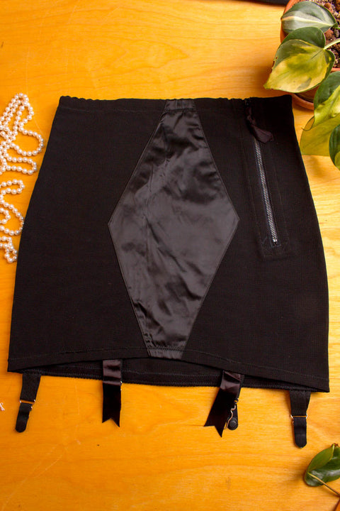 Miederrock schwarz + Strumpfhalter 50er 60er 70er Frau L 44-46 M 40-42 Rockabilly schwarz Sekretärin Special vintageberlin.de
