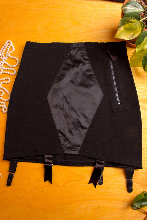 Miederrock schwarz + Strumpfhalter