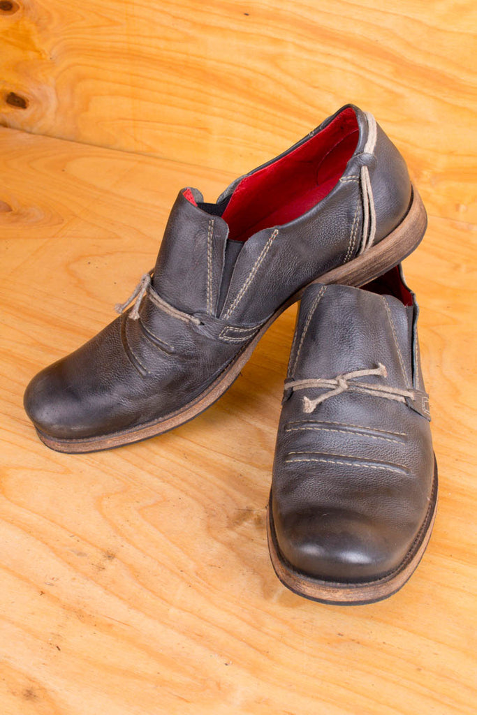 Tiggers Sandro Slipper Default Title 44 Dandy grau Mann Schuhe schwarz vintageberlin.de